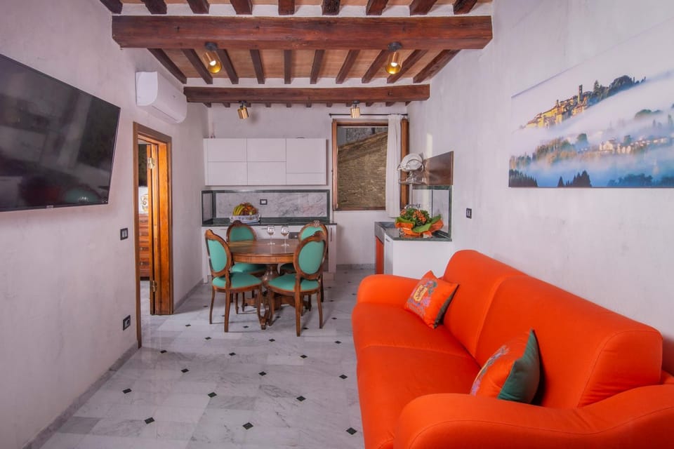 Communal lounge/ TV room, TV and multimedia, Living room, Seating area, Dining area, Evening entertainment