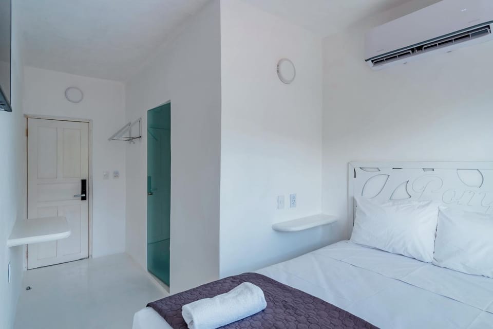 Bed, Photo of the whole room, Bedroom, air conditioner