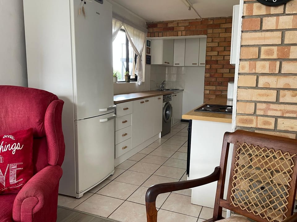 Kitchen or kitchenette, minibar, pet friendly, stove