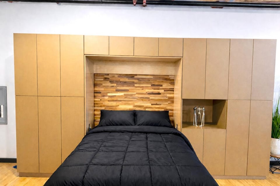 Bed, Seating area