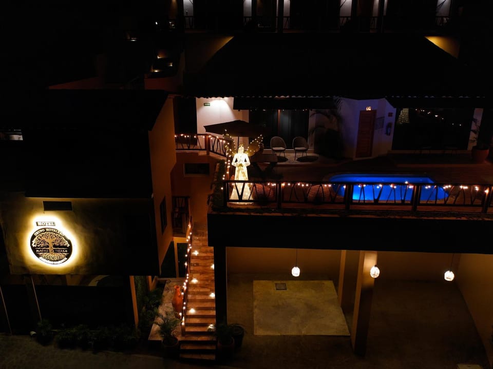 Property building, Hot Tub, Swimming pool