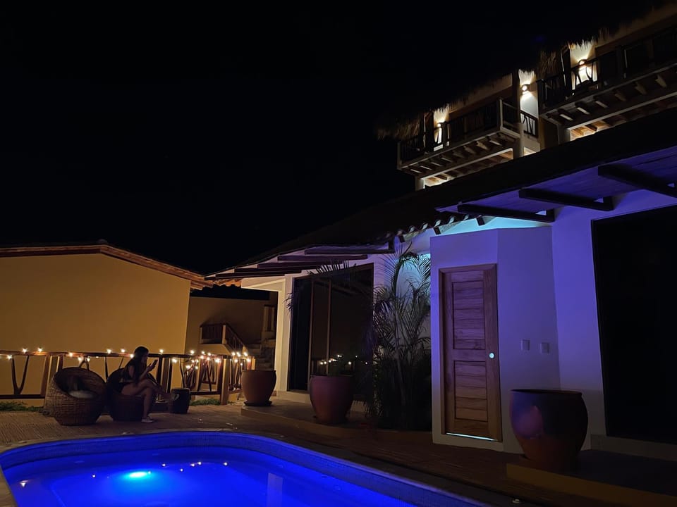 Night, Hot Tub, Swimming pool, Swimming pool