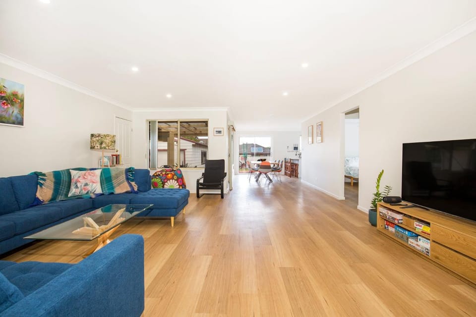 Wagtails Pet Friendly 10 Mins Walk to Beach House in Culburra Beach