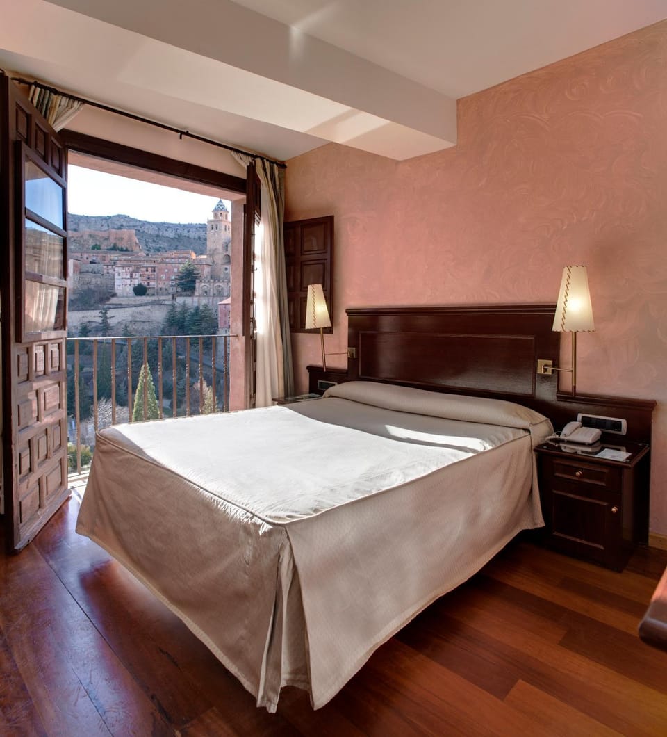 Bed, Photo of the whole room, Decorative detail, Bedroom, Landmark view, Mountain view