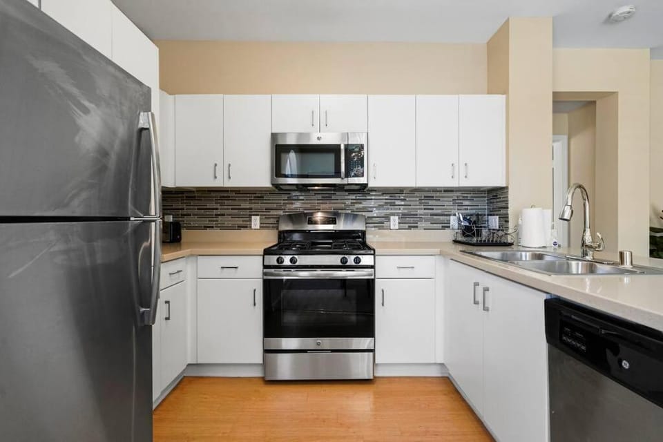 Luxury 2BR/2BA!5Min to Disney! Angelstadium! HondaCenter. Apartment in Orange