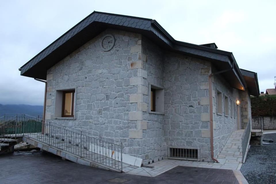 Casa con vistas a la Sierra de Guadarrama casavalleguadarrama House in Community of Madrid