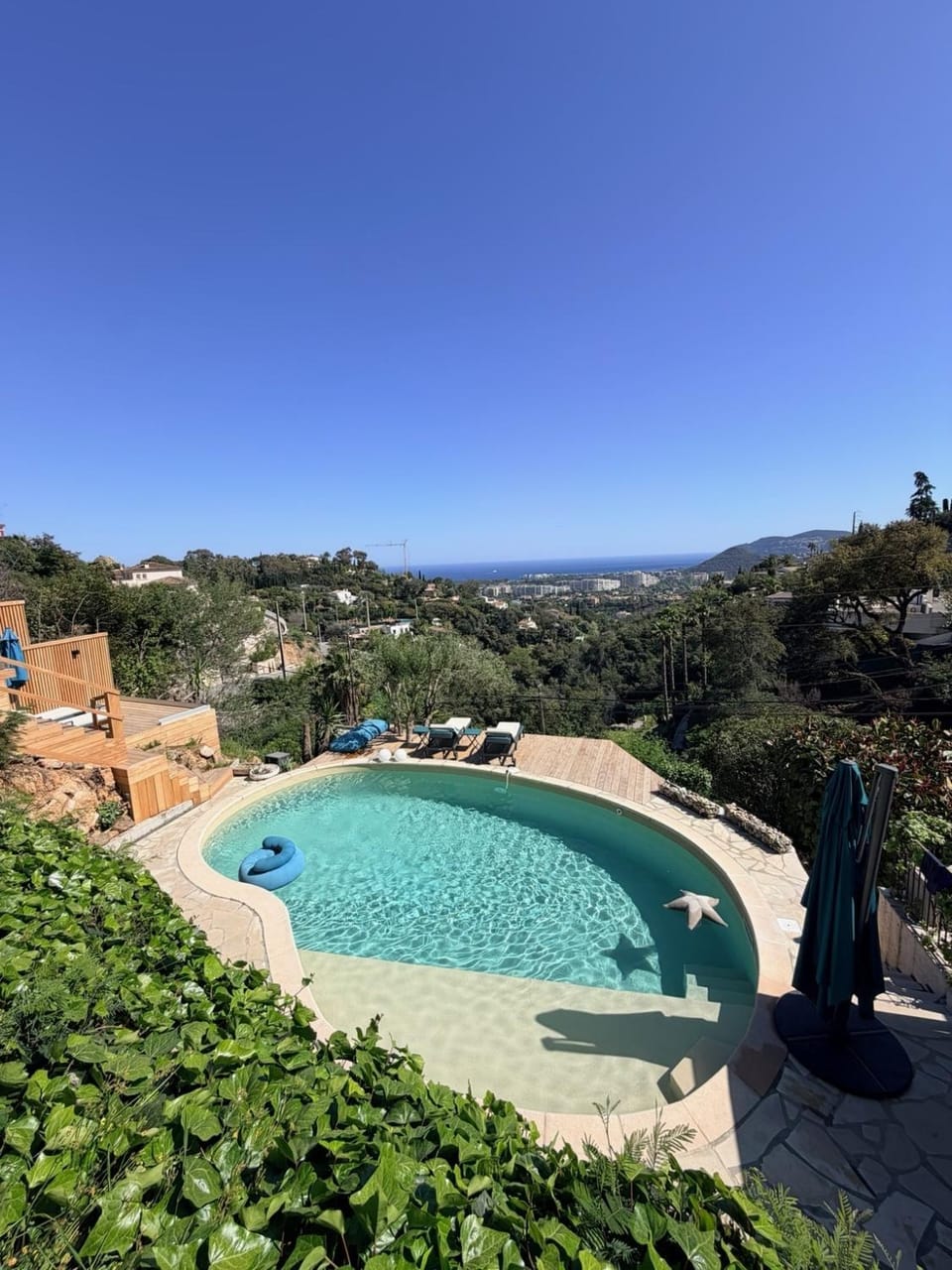 Fantastic villa in the bay of Cannes, 5 minutes from the beach - with private pool Villa in Mandelieu-La Napoule