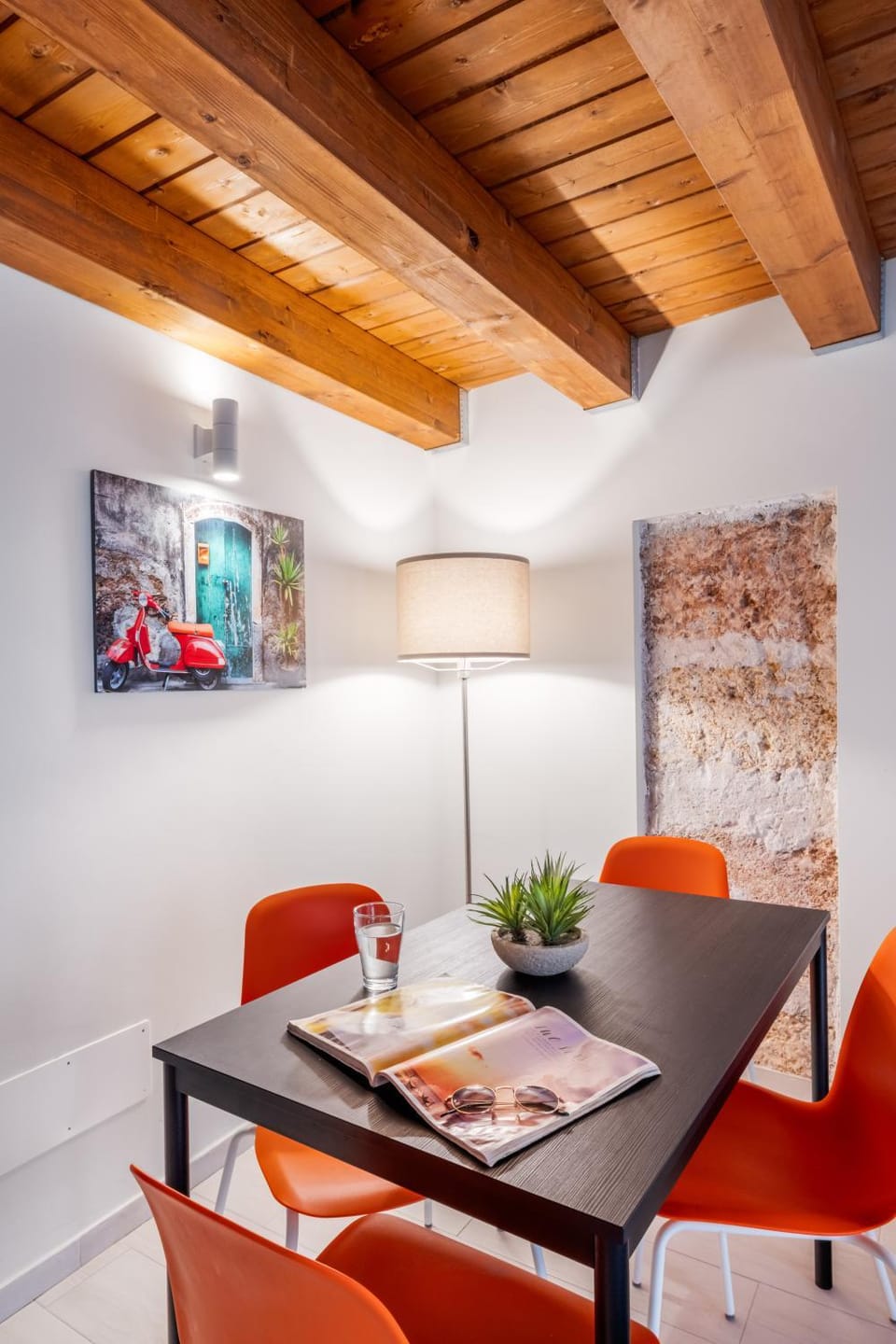 TV and multimedia, Living room, Decorative detail, Seating area, Dining area
