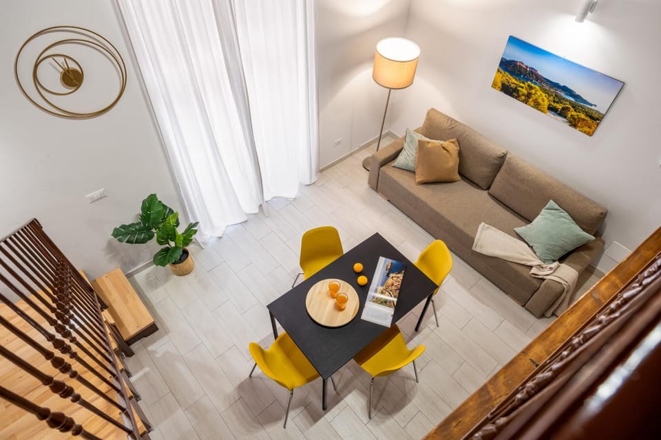 Living room, Food and drinks, Photo of the whole room, Seating area, Dining area, Food