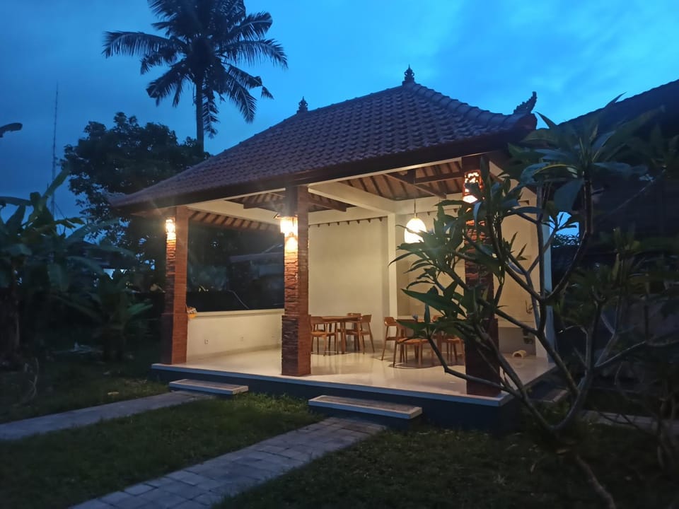 Restaurant/places to eat, Night, Garden view