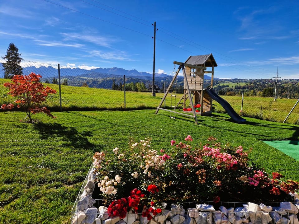 Spring, Day, Natural landscape, Children play ground, Garden, Evening entertainment, Garden view, Mountain view