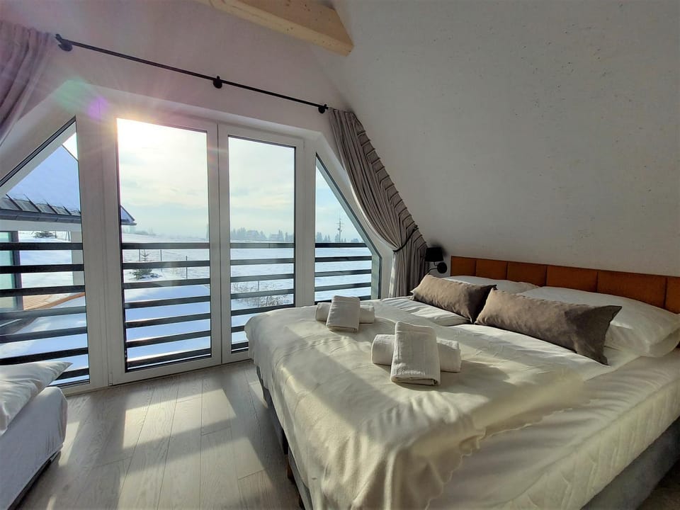 Bed, Natural landscape, View (from property/room), View (from property/room), Balcony/Terrace, Other, Other, Other, Photo of the whole room, Bedroom, Garden view, Garden view, towels