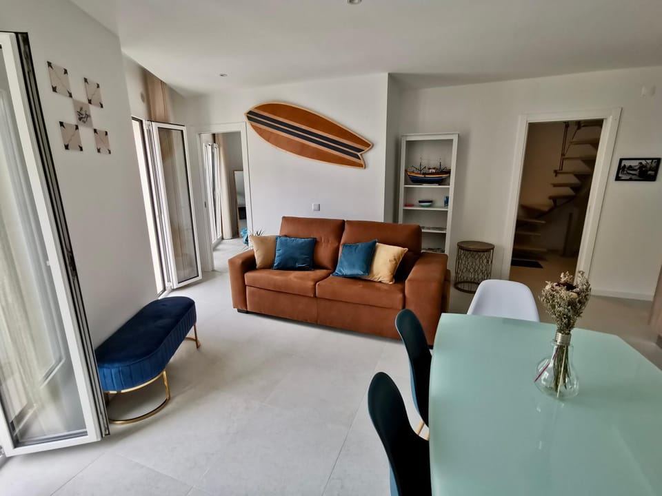 Property building, TV and multimedia, Balcony/Terrace, Balcony/Terrace, Living room, Dining area, internet, kitchen, kitchen, air conditioner, air conditioner