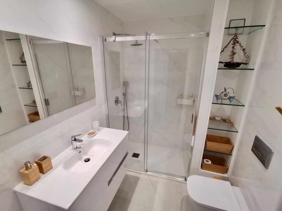 Shower, Toilet, Bathroom, towels, towels