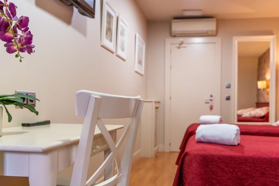 Hostal Matheu Bed and Breakfast in Centro