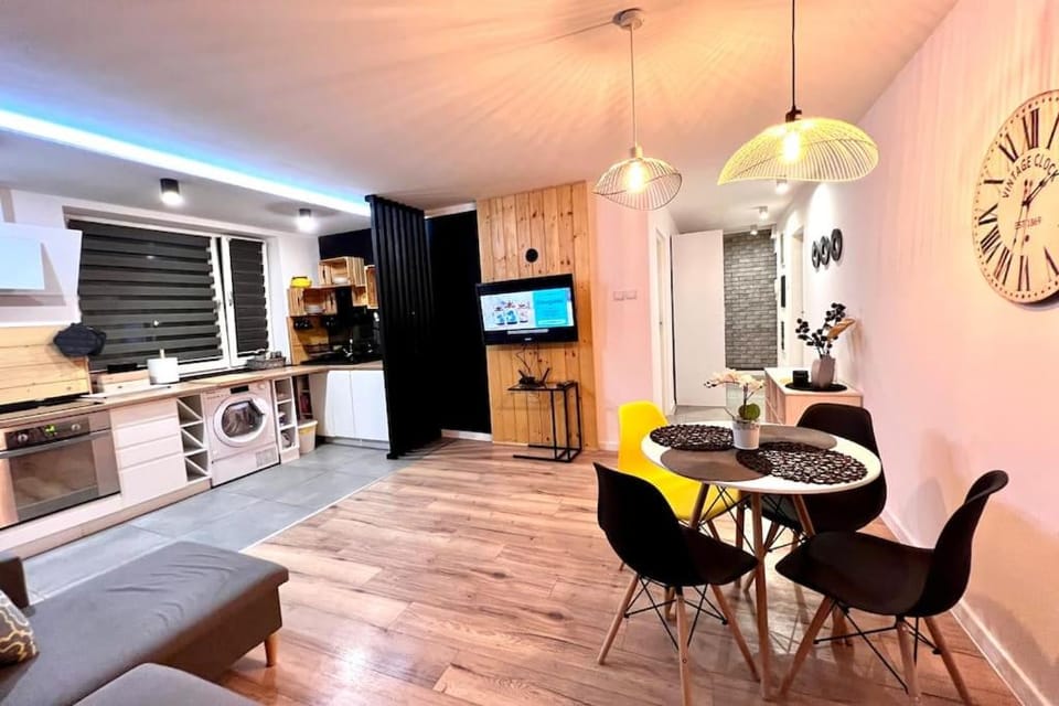 Communal lounge/ TV room, Kitchen or kitchenette, Evening entertainment