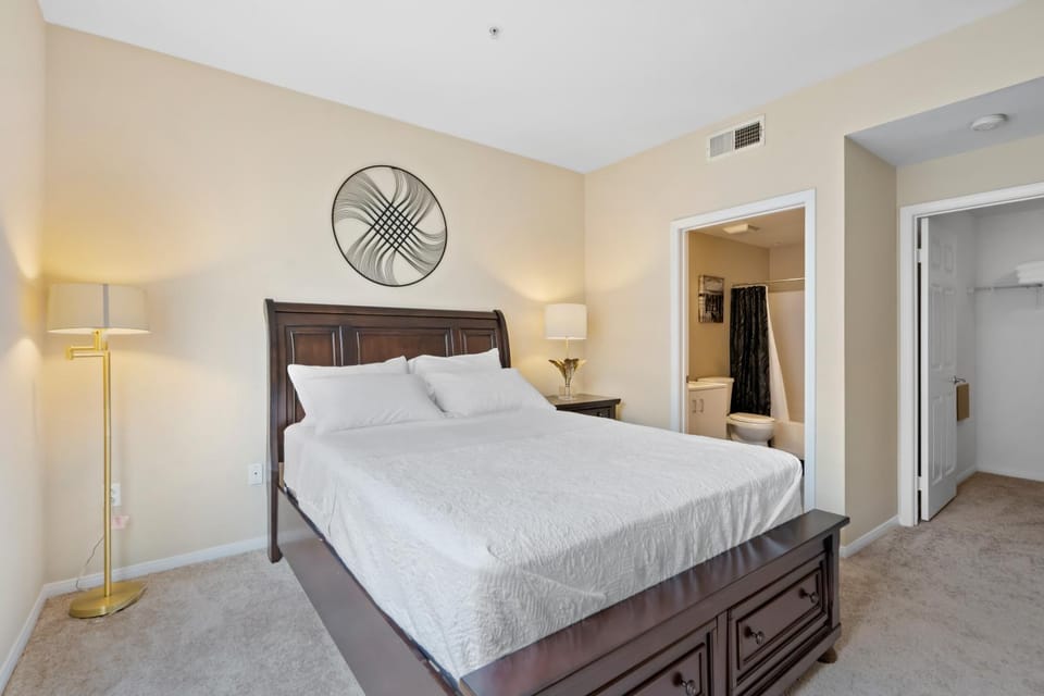 Lovely 2BR/2BA!5MIN to Disney! Angelstadium! HondaCenter. Apartment in Orange