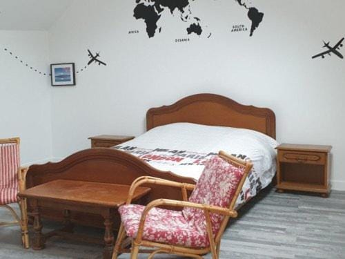 Bed, Photo of the whole room, Bedroom