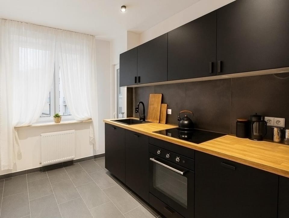 Coffee/tea facilities, Kitchen or kitchenette, Other, microwave, oven, stove