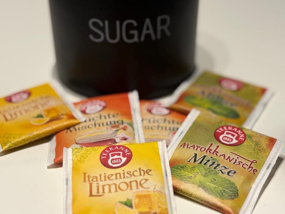 Coffee/tea facilities, Food and drinks