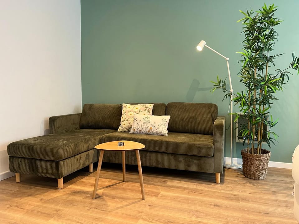 Other, Photo of the whole room, Decorative detail, Seating area, City view, young children, older children, furniture, heating, internet