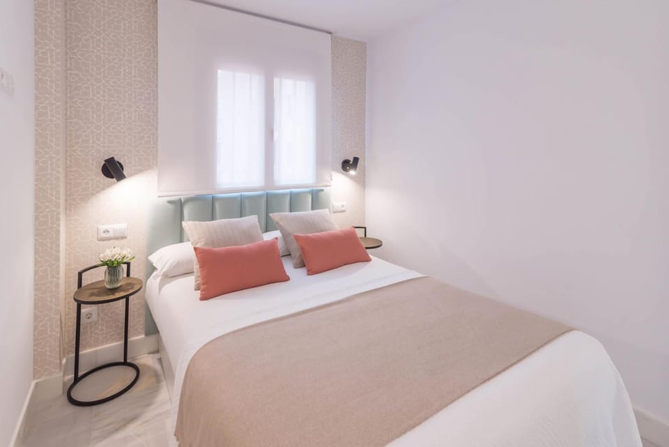 Photo of the whole room, Bedroom