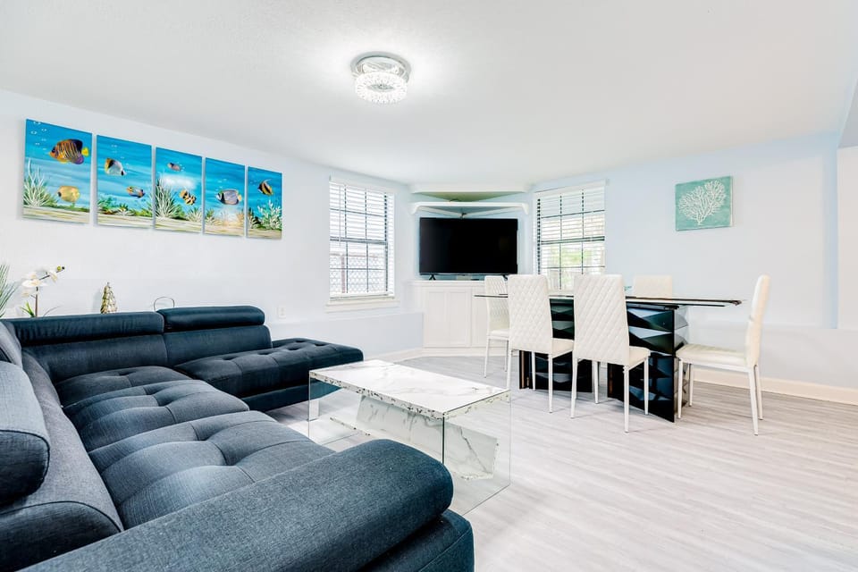 Ocean Waves House in Galveston Island