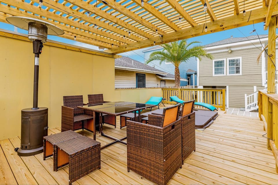 Ocean Waves House in Galveston Island