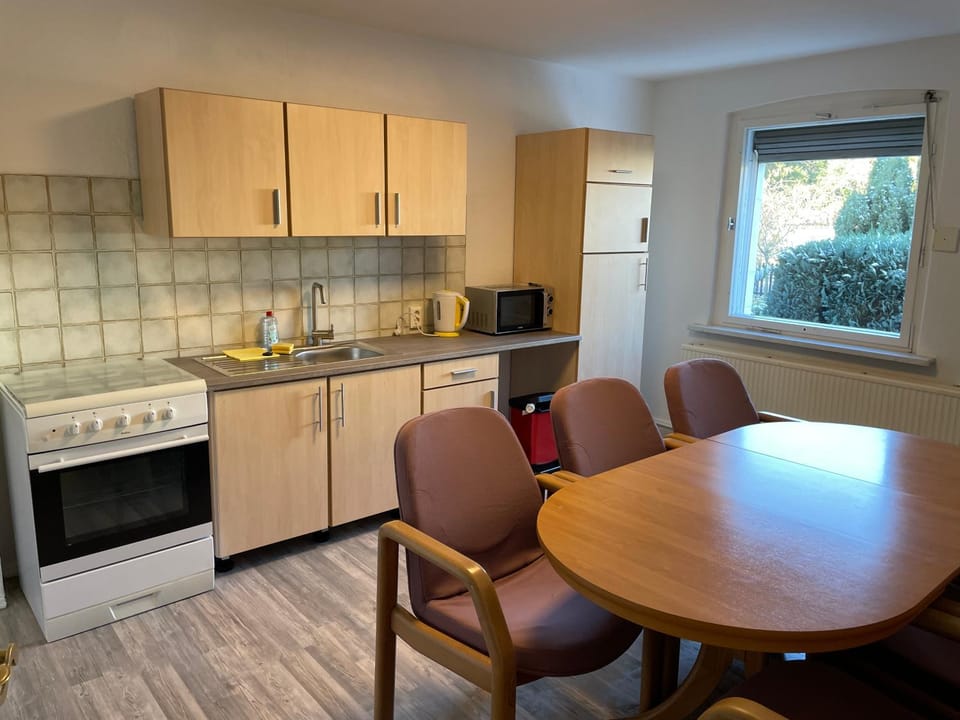 Kitchen or kitchenette, Dining area, oven, stove, toaster