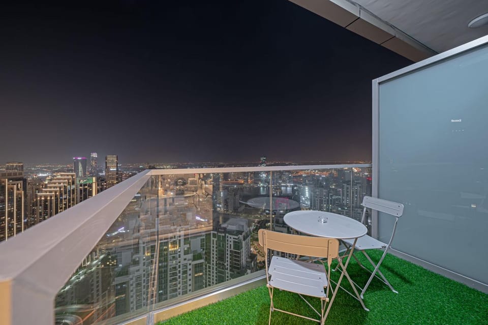 Paramount Midtown Deluxe 1 BR Apartment with Full Burj-Khalifa View Apartment in Dubai