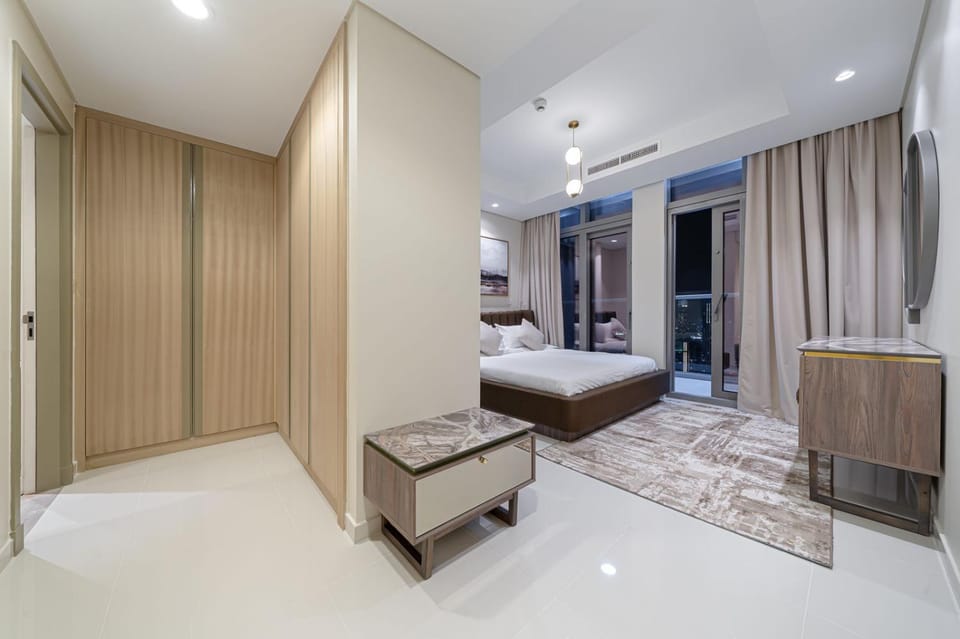 Paramount Midtown Deluxe 1 BR Apartment with Full Burj-Khalifa View Apartment in Dubai
