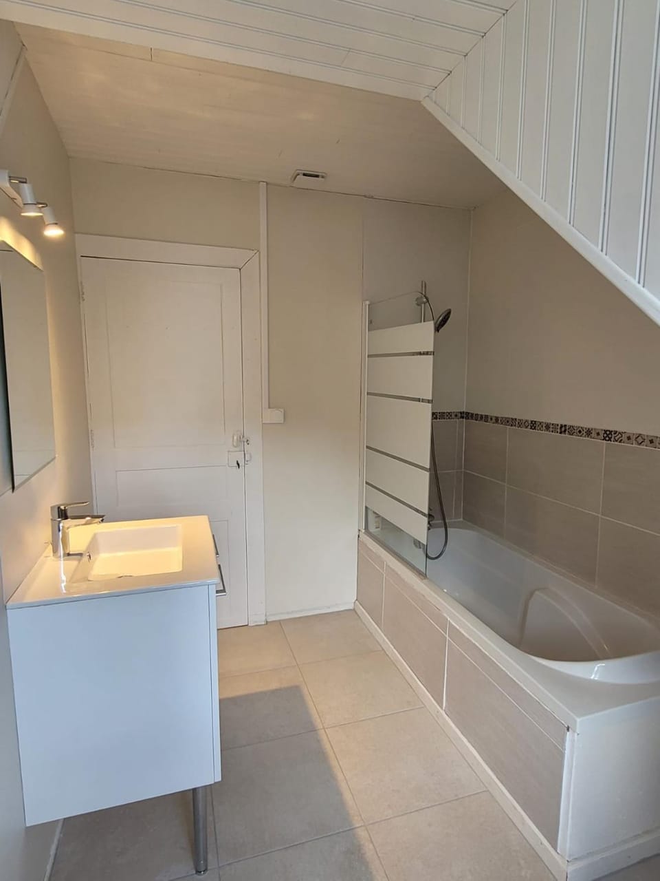 Bathroom, Bath