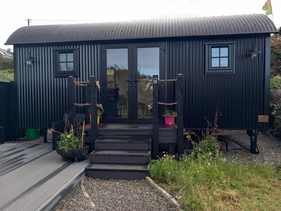 Delightful Shepherds Hut House in County Mayo