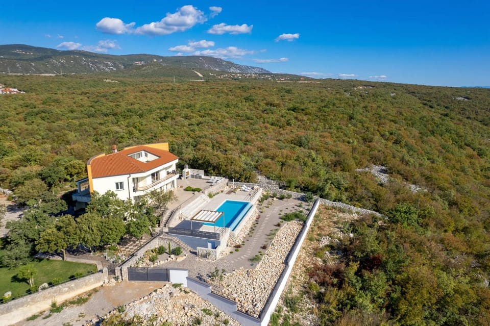 Property building, Day, Bird's eye view, Swimming pool, Swimming pool