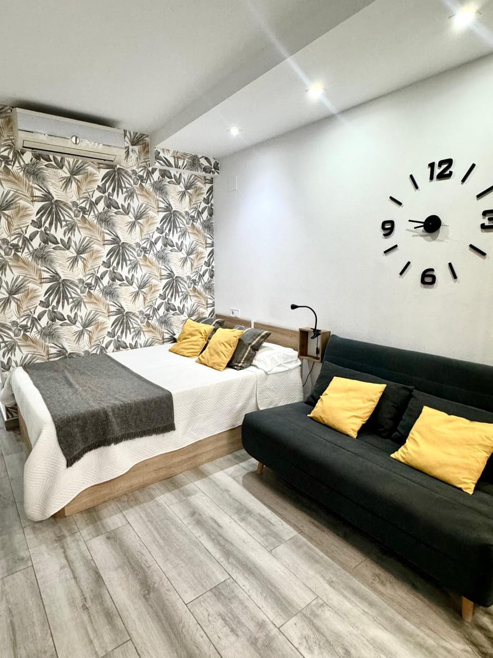 Bed, Photo of the whole room, Bedroom