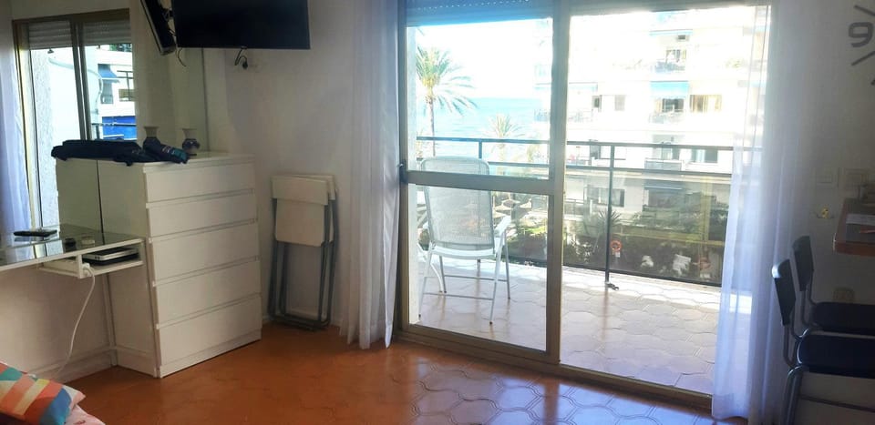 estudio de ensueño a pie de playa en Marbella en el SKOL Apartment in Marbella