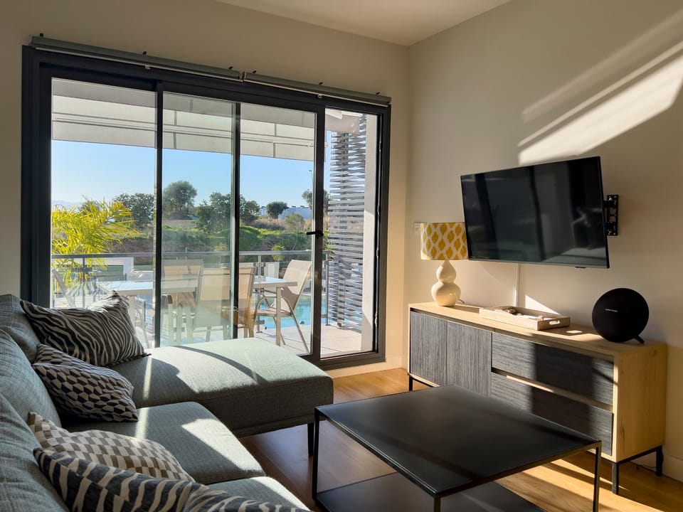 Communal lounge/ TV room