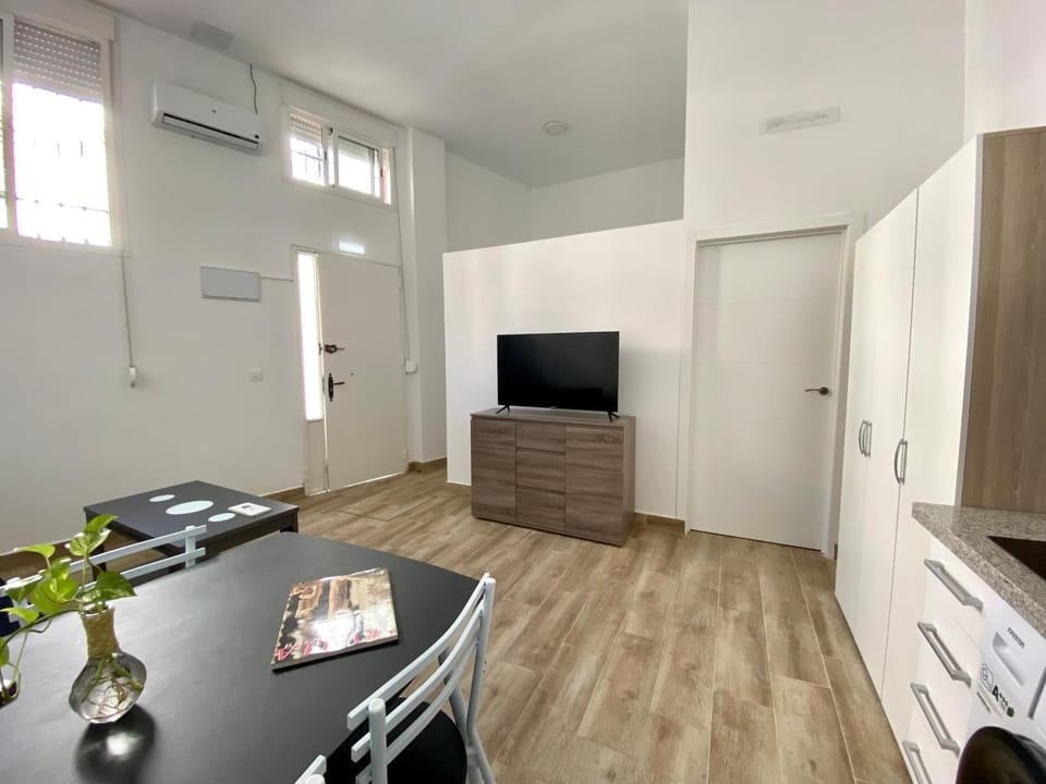 TV and multimedia, Living room, Evening entertainment