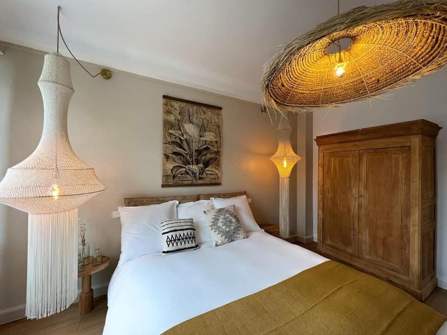 Bed, Photo of the whole room, Bedroom, wardrobe