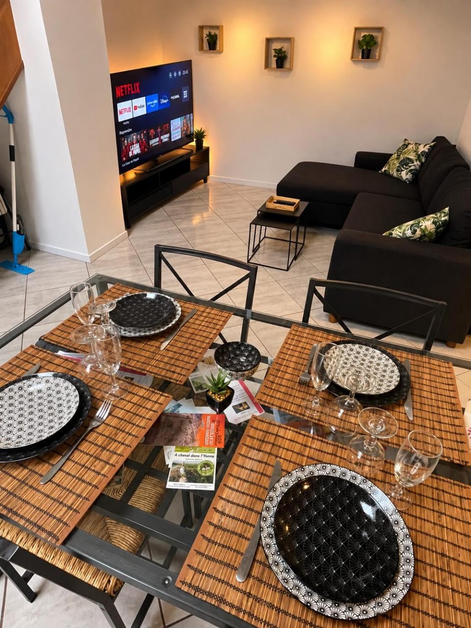 Le Familiale Wi-fi Netflix TV 4K climatisé Apartment in Bourgogne-Franche-Comté