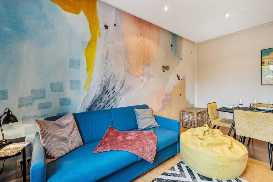 TV and multimedia, Living room, Seating area, Evening entertainment
