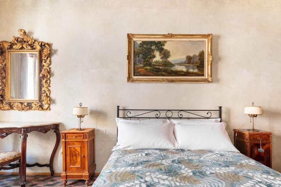 Central Elegant Apartment - Liberty House Apartment in Bologna