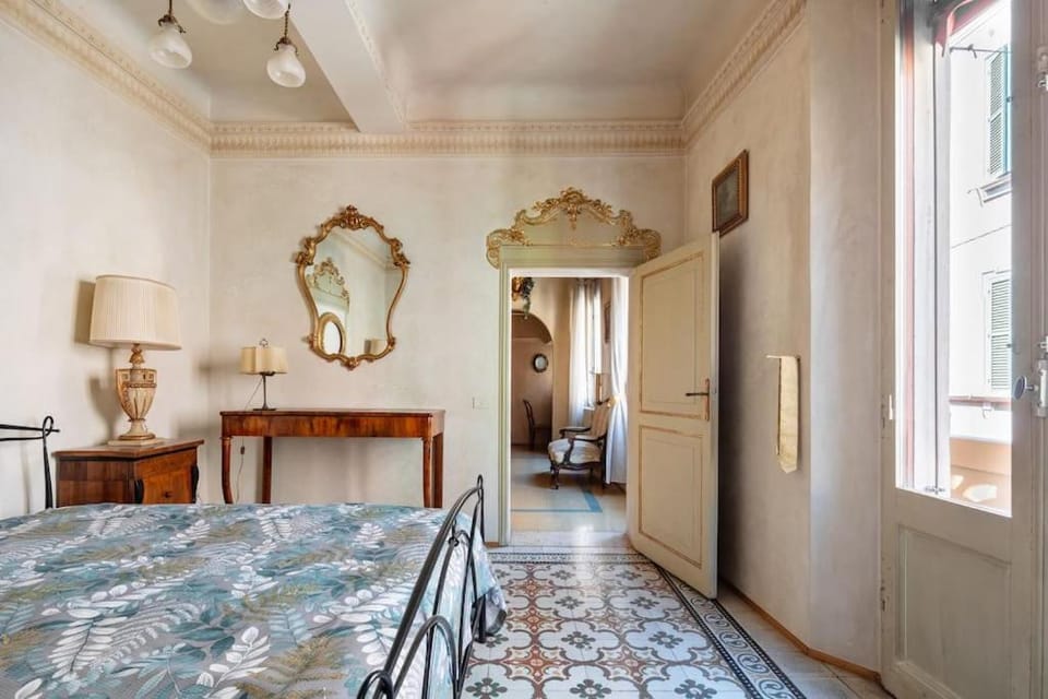 Central Elegant Apartment - Liberty House Apartment in Bologna