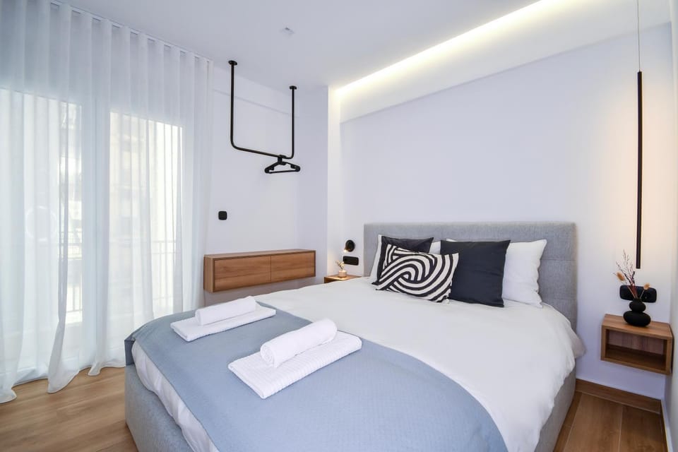 Bed, Photo of the whole room, Bedroom, towels