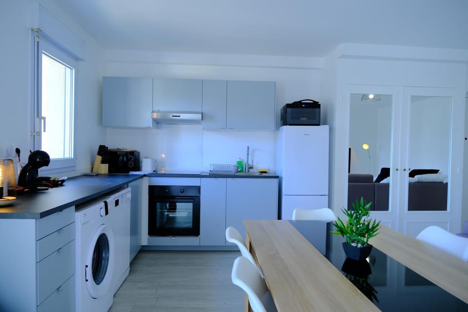 Kitchen or kitchenette, kitchen