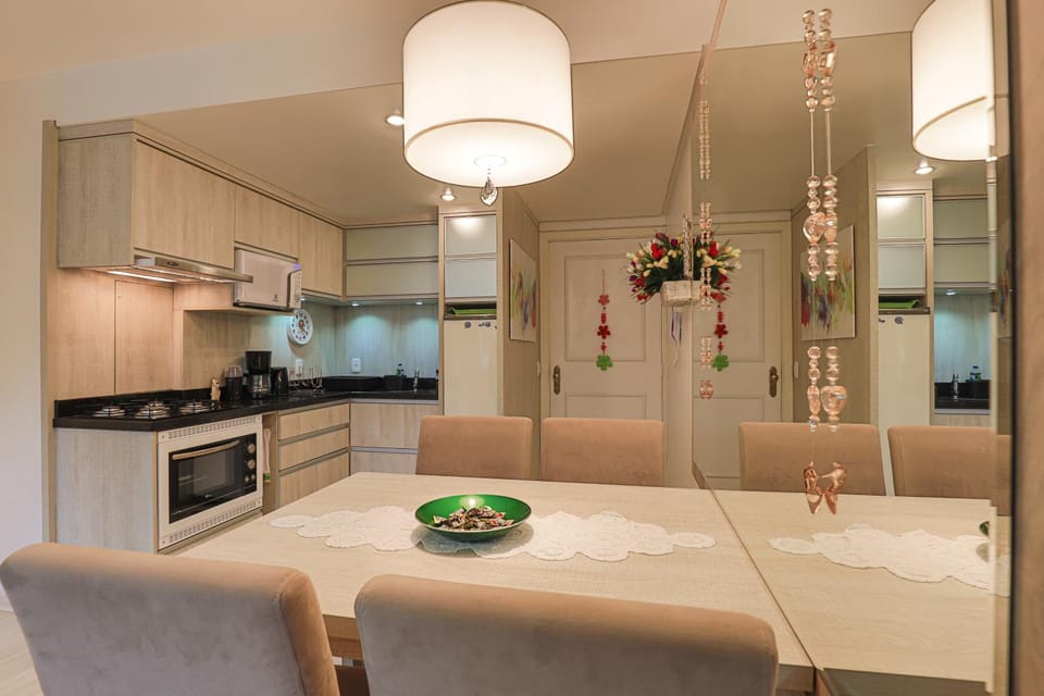 Kitchen or kitchenette, Dining area, minibar, oven, pet friendly, stove
