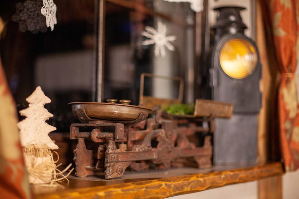 Property building, Communal lounge/ TV room, Lounge or bar, Decorative detail