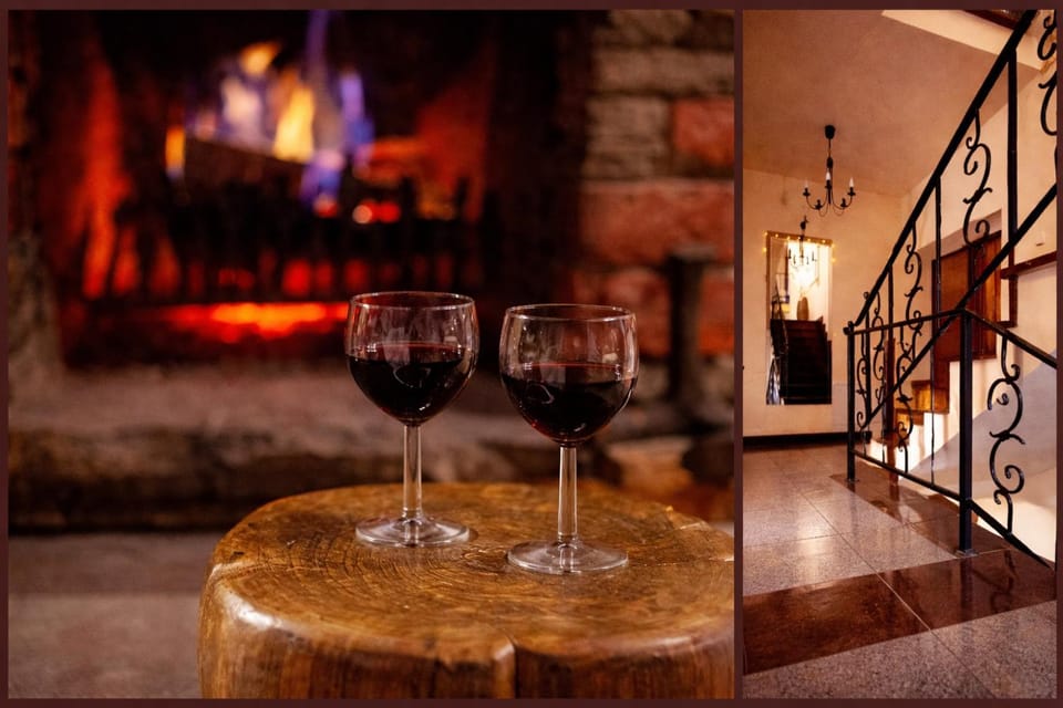 Property building, Lounge or bar, Decorative detail, Area and facilities, fireplace, minibar