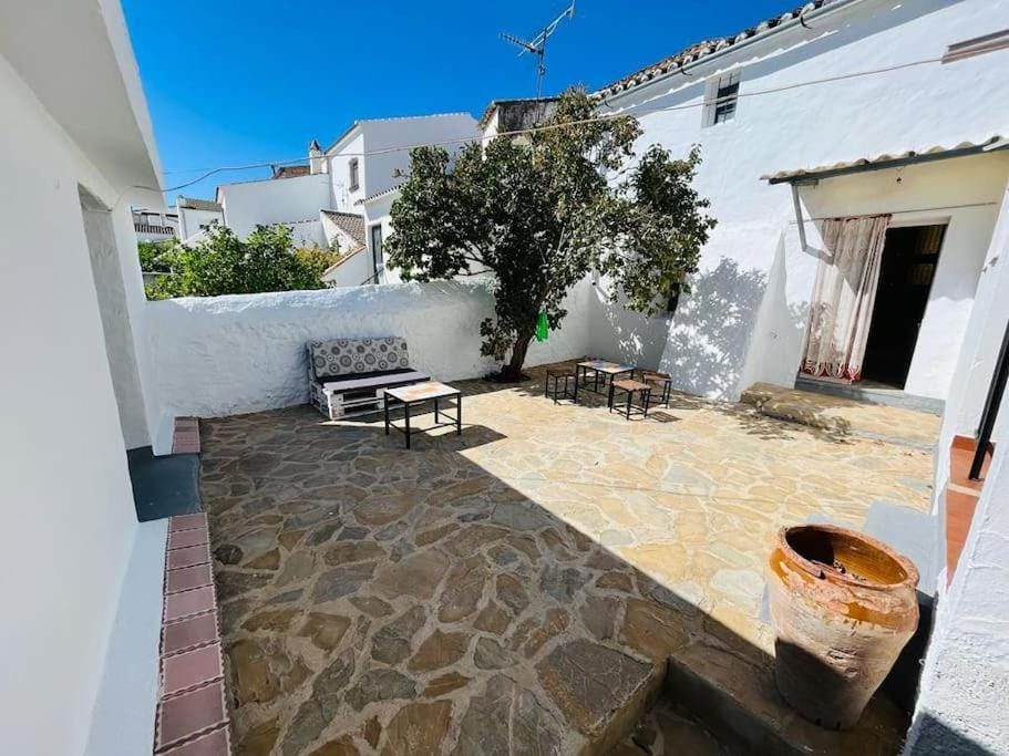Casa Béjar, Tranquila casa con chimenea, patios, junto a la piscina House in Andalusia