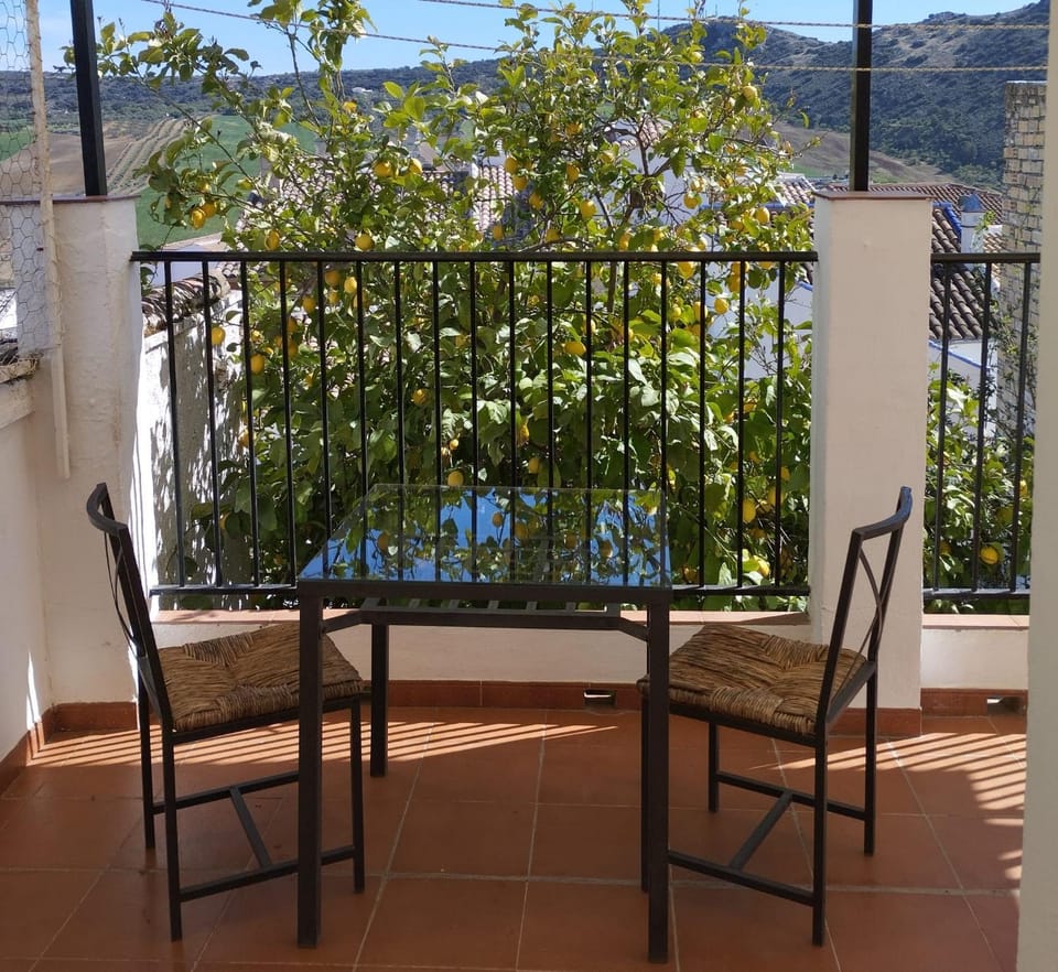Casa Béjar, Tranquila casa con chimenea, patios, junto a la piscina House in Andalusia